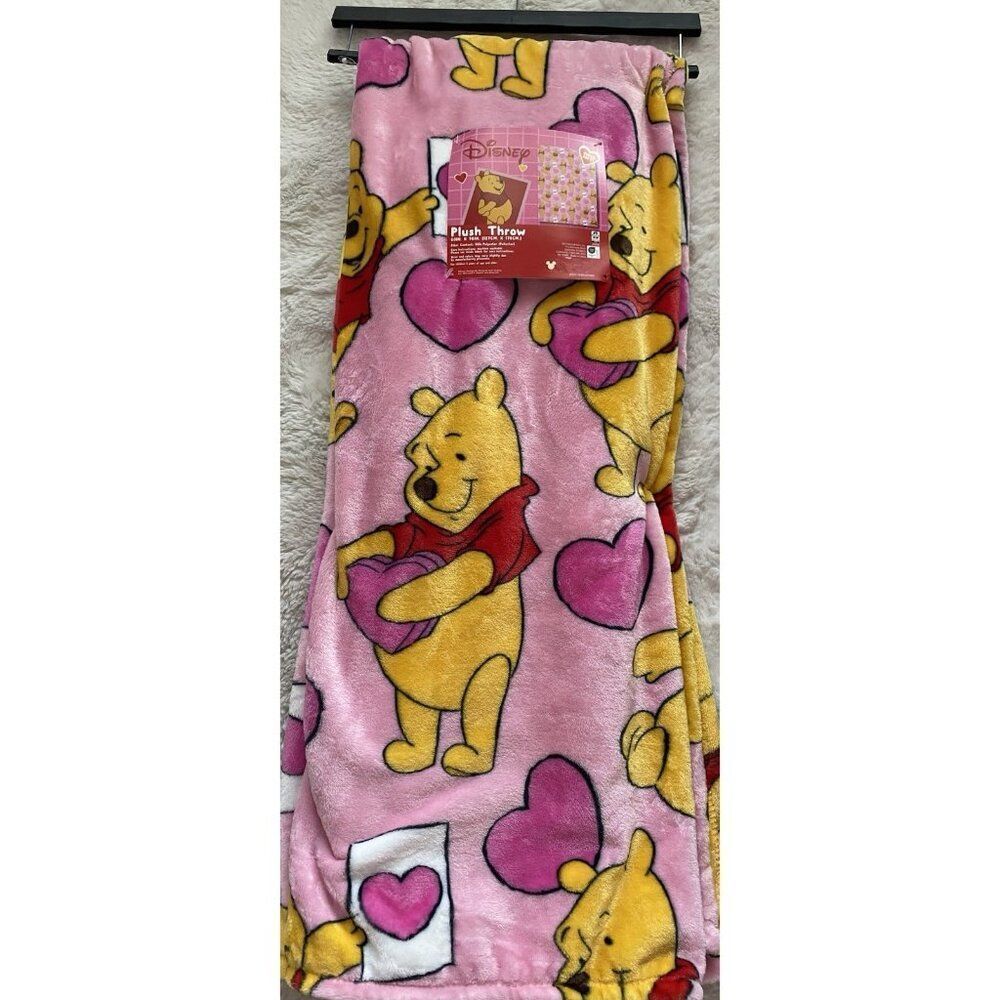 Disney Winnie The Pooh Hugging Hearts Valentines Blanket Soft Throw 50 X 70” NEW